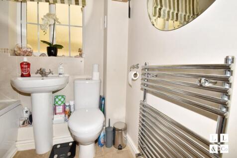 MIDDLE FLOOR BATHROOM