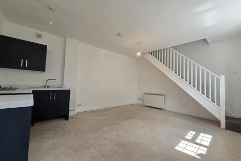 OPEN PLAN LIVING/KITCHEN