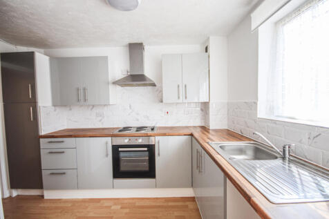 SPACIOUS 1 BEDROOM FLAT, GROUND FLOOR, COMMUNAL O