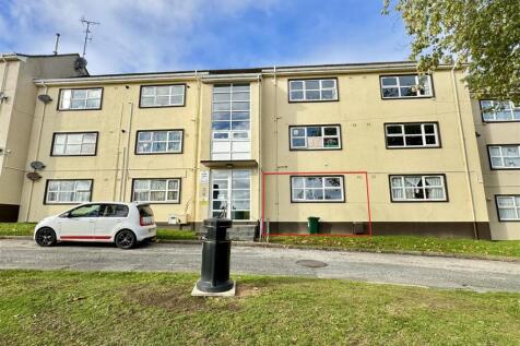 St Austell, PL25 - property photo