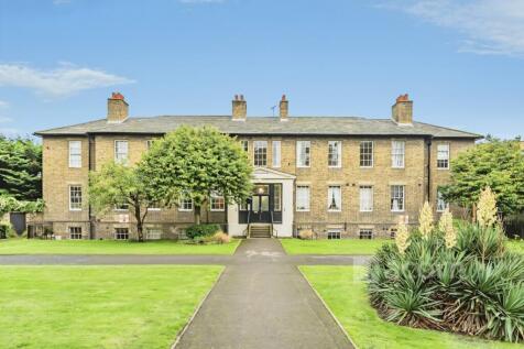1-bed flat on Connaught Mews London SE18, £1,495/mo