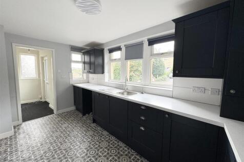 Far Bank, Shelley, Huddersfield, HD8 8HT photo 5