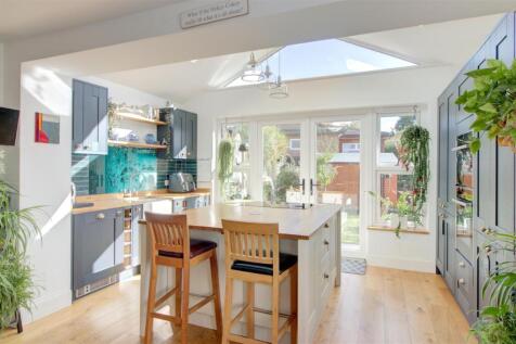 Kitchen/dining/family room