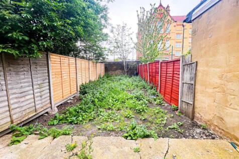 Henderson Rd E7