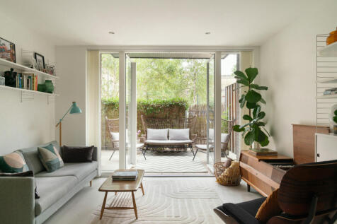 London, E2 - property photo