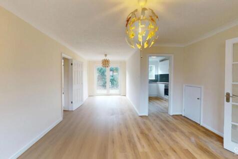 7-Long-Meadow-Close-12082025_143645_defurnished