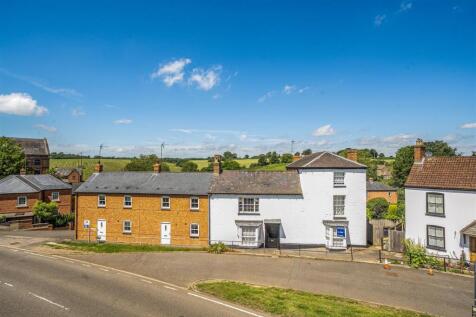 Flat 3, 64 High Street, Blisworth.jpg