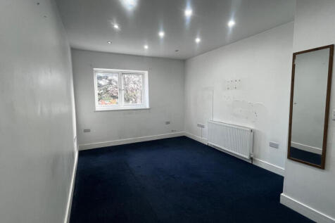 Farnham Road,  Slough, SL2 photo 4