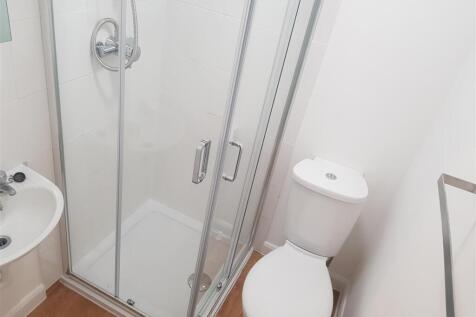Flat 4, 67 Cedar Road Bathroom.jpg