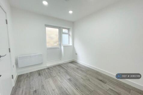 Chingford Road, London, E17 photo 4