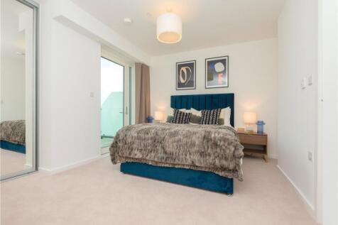 Heartwell Avenue, London, E16 photo 4