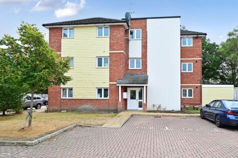 Farnborough, GU14 - property photo