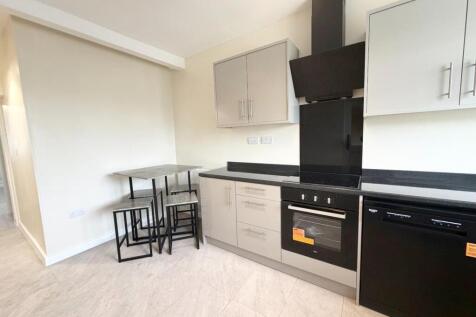 Lovat Drive, Northampton photo 5