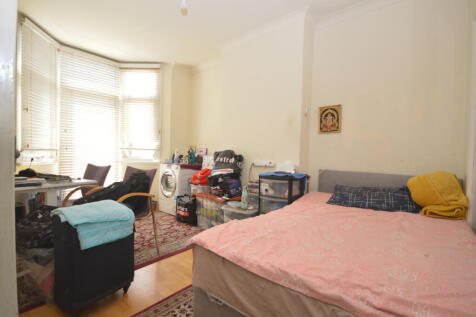 Henry Road, East Ham, E6 3AH photo 4