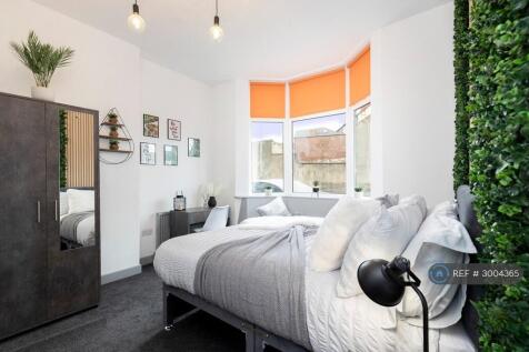Room 1 With En-Suite (Privacy Film Now On Windows)