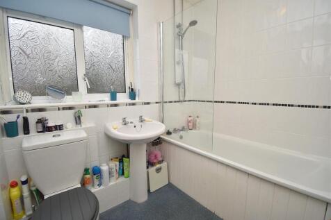 Bathroom.JPG