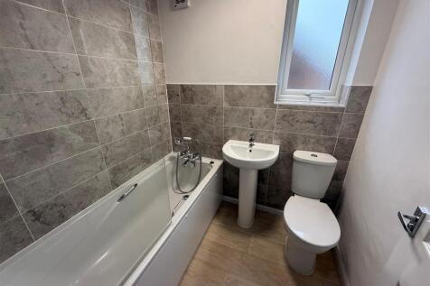 11 Ryder Way Bathroom.jpg