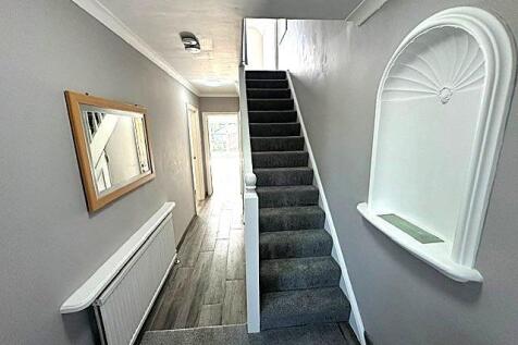 Entrance Hallway 2.jpg