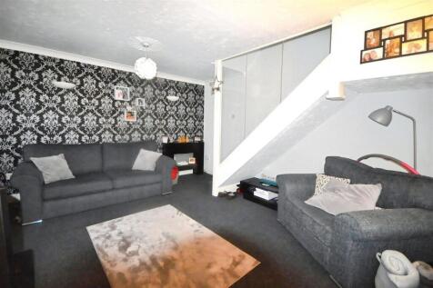 Heathfield Drive, Waterhayes Village photo 3