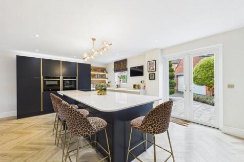 High Specification Fitted Kitchen