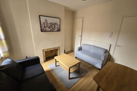 3-bed terraced on Edward Road, Leicester, £1,235/mo