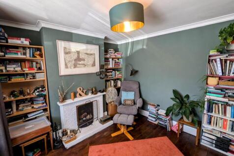 24 Church Rd lounge 1.jpg