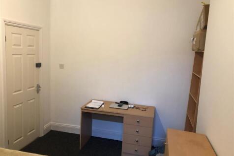 41 Heathcote Street  Bedroom 1.1.jpg