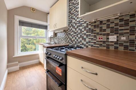 1 Bed Unfurnished Flat
