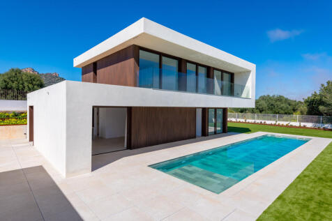 Modern villa with pool and plot