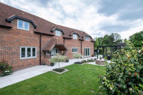 Garden to front of property