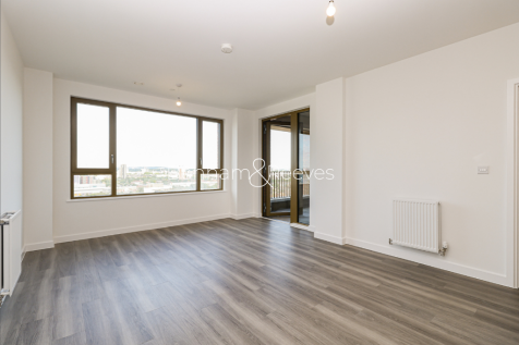 1-bed flat on Bermondsey South, London, SE15, £2,000/mo