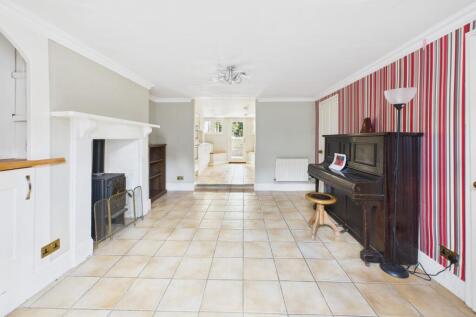 CAM02545G0-PR0486-STILL024