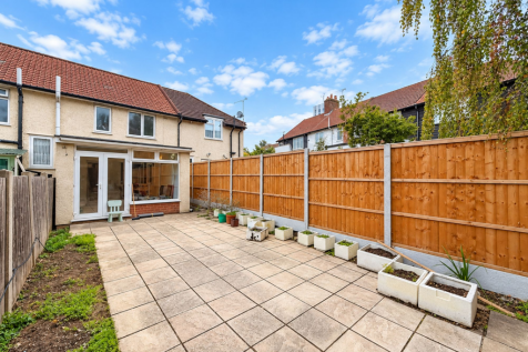 Silkstream Road, Edgware, HA8 photo 4