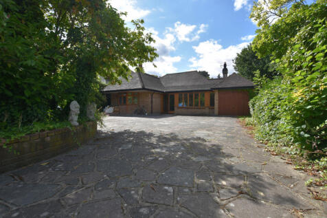 Set within a gated plot of a little over 1/4 of an acre, this 3 double bedroom, 4 reception room detached bungalow has enormous potential to improve or redevelop. Being within a very convenient positi