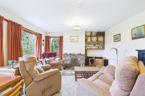 Sitting Room &amp; Dining Area