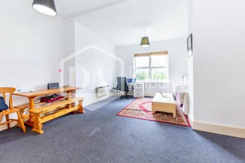 1-bed flat on Camden Road, Holloway, London, £2,100/mo