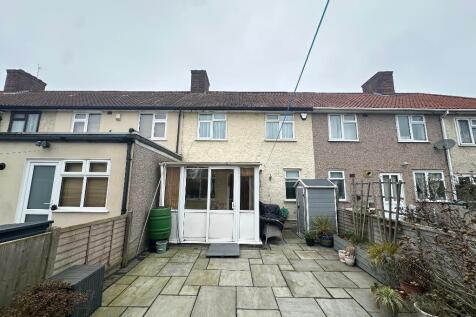 REAR GARDEN approx 70ft