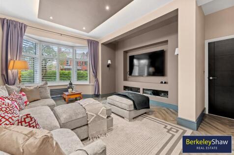 Snug Lounge/Cinema Room