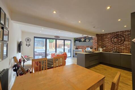 Kitchen-family-dining room.jpg