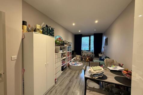 Cloakroom/wc