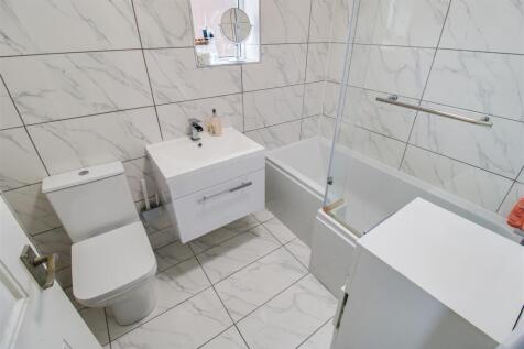 BATHROOM/W.C.