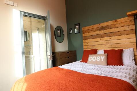 67 Oxford Road Room 1.JPG
