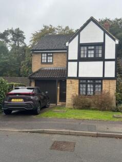 4-bed detached on Conifer Walk, Stevenage, Hertfordshire, £1,875/mo