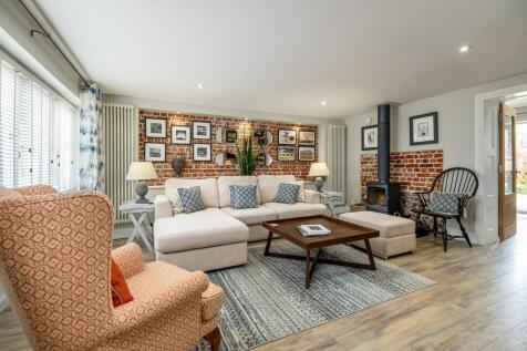 1440px-Elm Farm H...