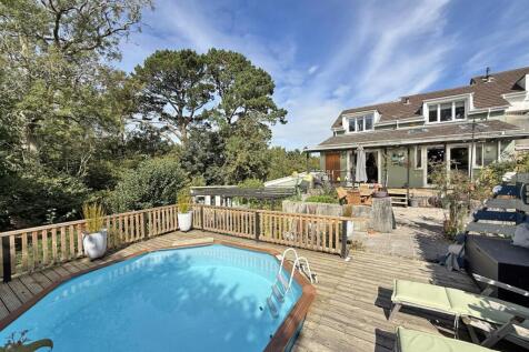 Lake View Close 142 - Front.jpg