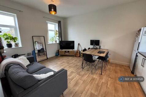 1-bed flat on Broadway House, Horsforth, Leeds, LS18, £900/mo