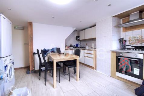 Royal Park Avenue, Hyde Park, Leeds photo 3