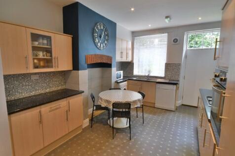 HARCOURT ROAD CROOKESMOOR - 6 DOUBLE BEDS + 2 BATHROOMS photo 3