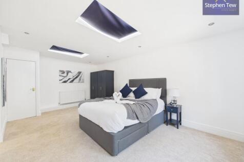 Bedroom 5 / Games Room