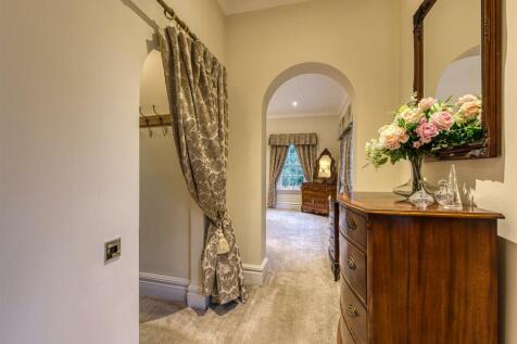 Lea House-bed1 dressing.jpg